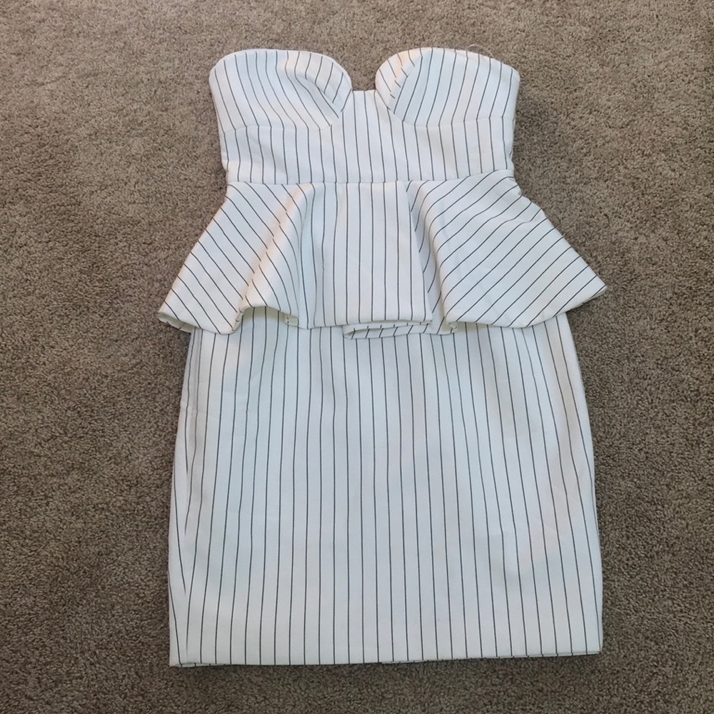 NWT! FINDERS KEEPERS Size M ivory strapless dress